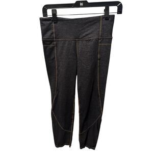 Athleta Luma Chaturanga Women’s Capri Leggings – Size Small – Gray/Black